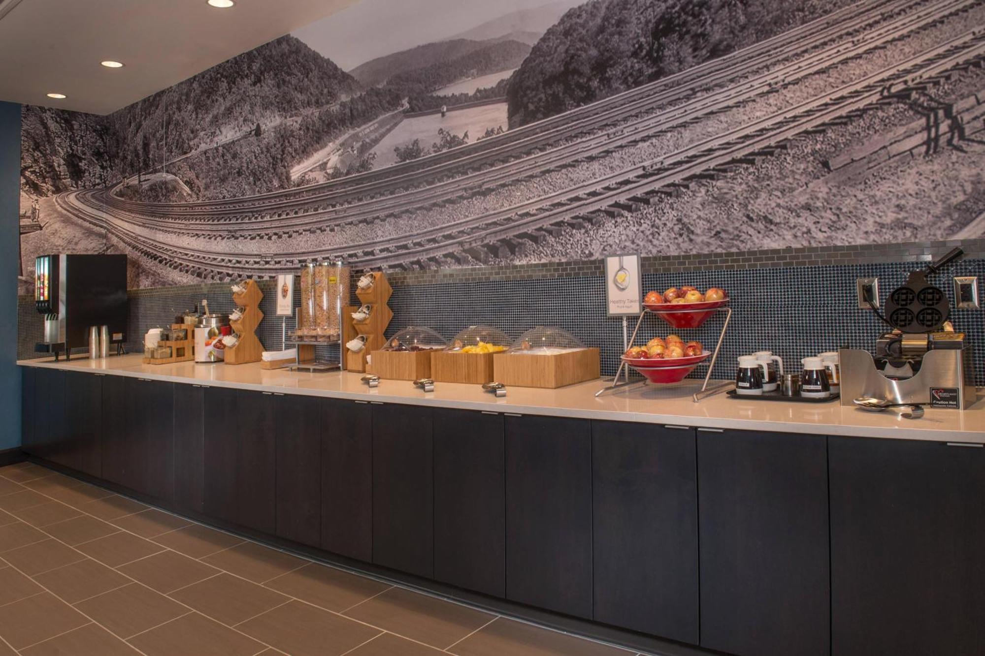 Towneplace Suites By Marriott Altoona Extérieur photo