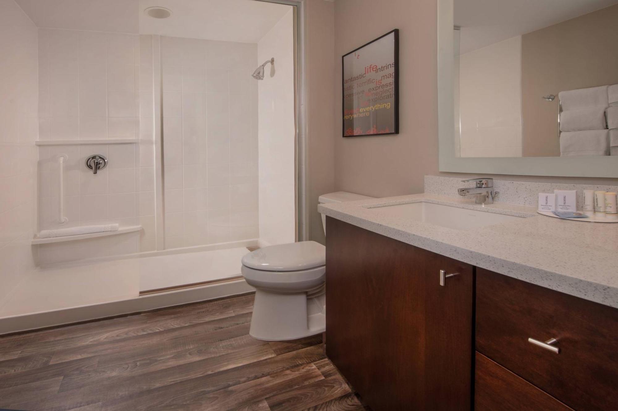 Towneplace Suites By Marriott Altoona Extérieur photo