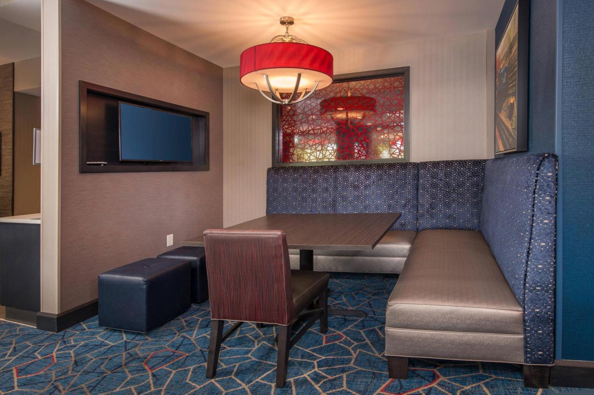 Towneplace Suites By Marriott Altoona Extérieur photo