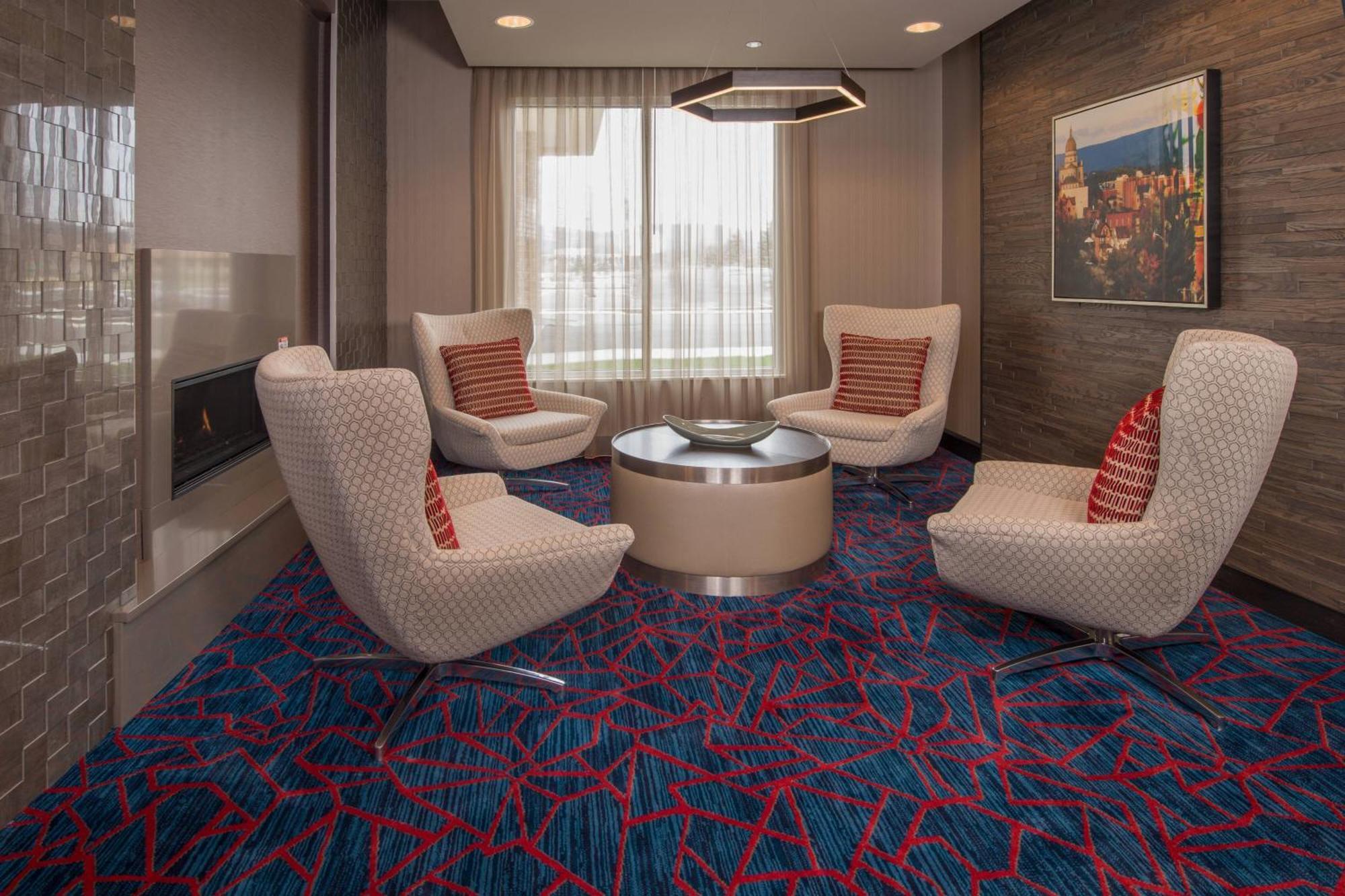 Towneplace Suites By Marriott Altoona Extérieur photo